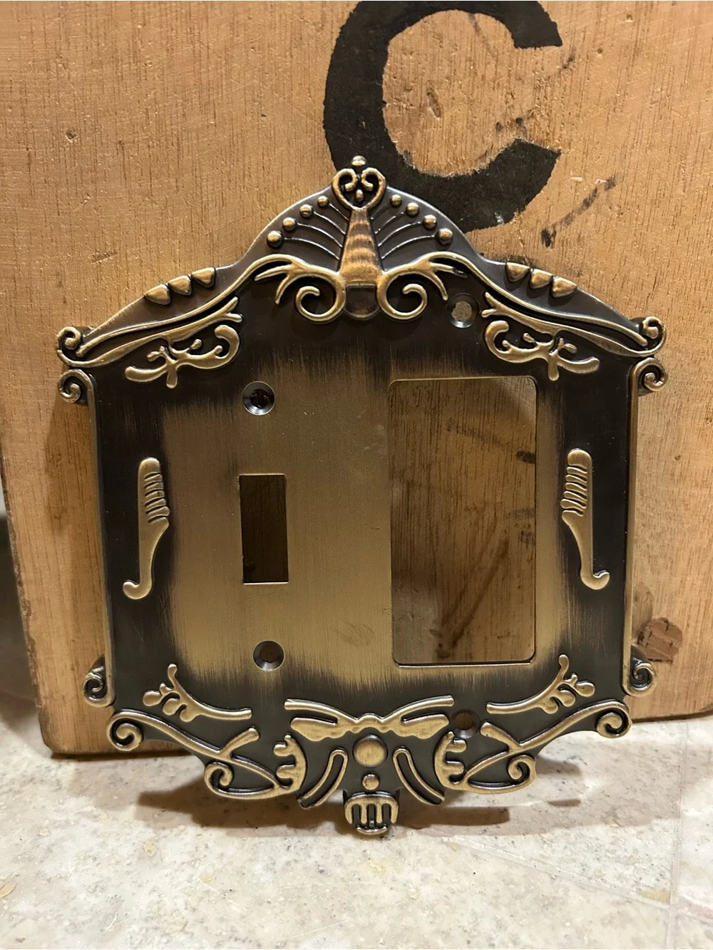 NOSTALGIC WAREHOUSE Victorian Toggle & Rocker Switch Plate Antique Brass